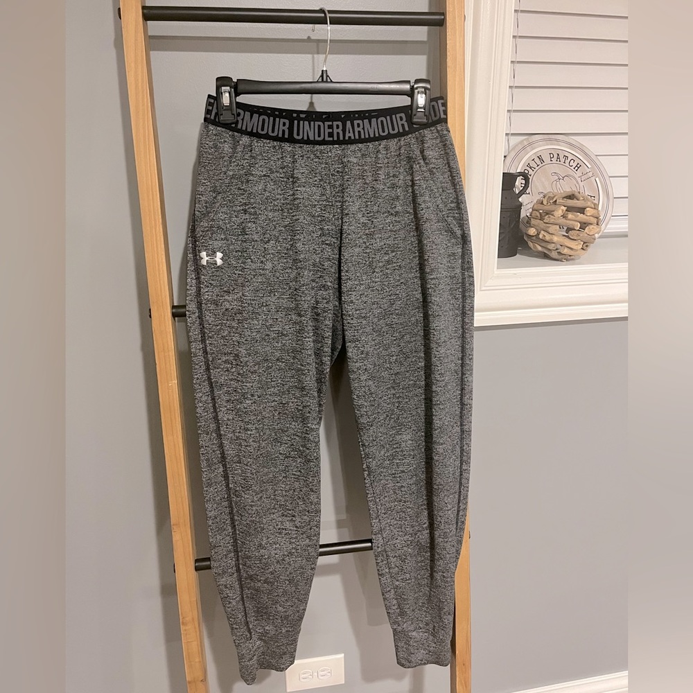 Under Armour | Small | relax fit jogger | stretch waistband | charcoal